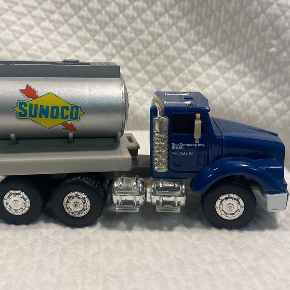 1994 Sunoco “Horn & Back-up alarm sounds” Tanker Truck, with running lights - Picture 4 of 15